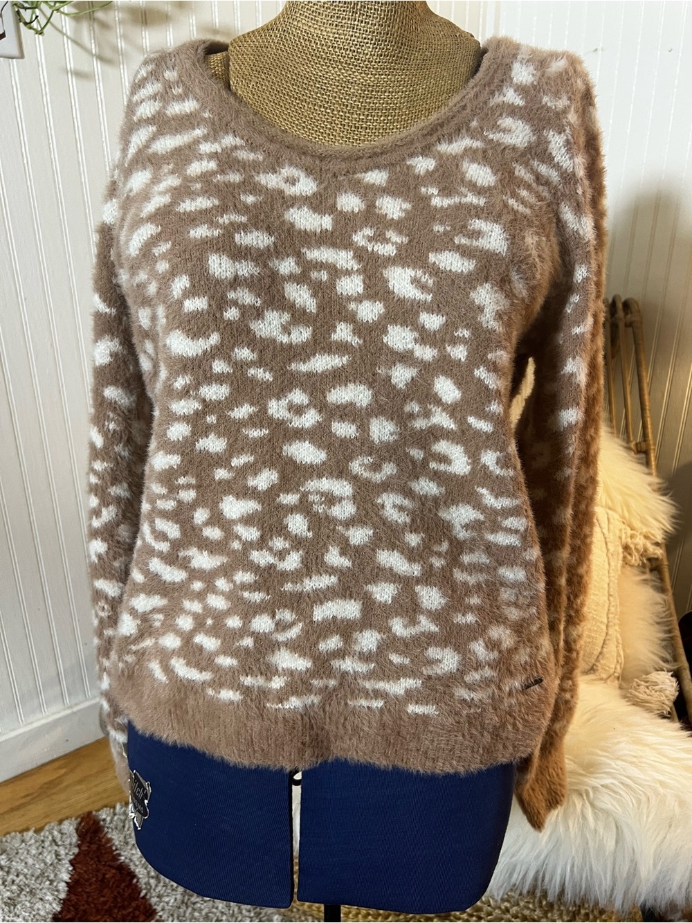 Women’s Abercrombie and Fitch Cozy Taupe and White Leopard Print Fuzzy Sweater